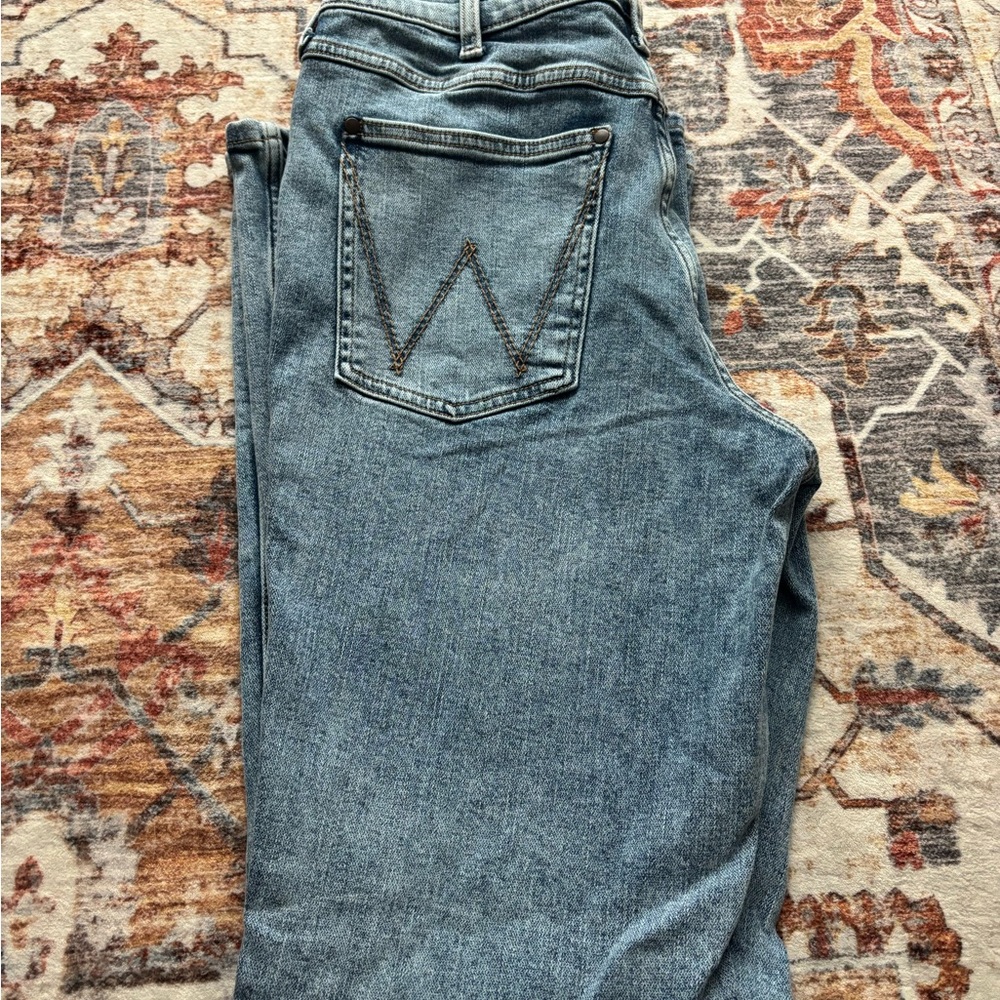 Wrangler Women's Classic Straight Leg Jeans - Light Blue